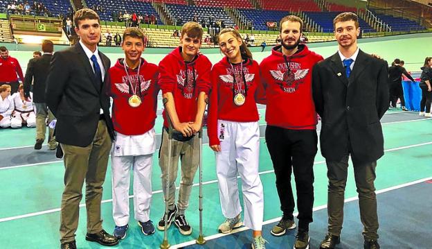 Oro para Ane García y Iosu Madinabeitia en el Campeonato de Euskadi de Karate
