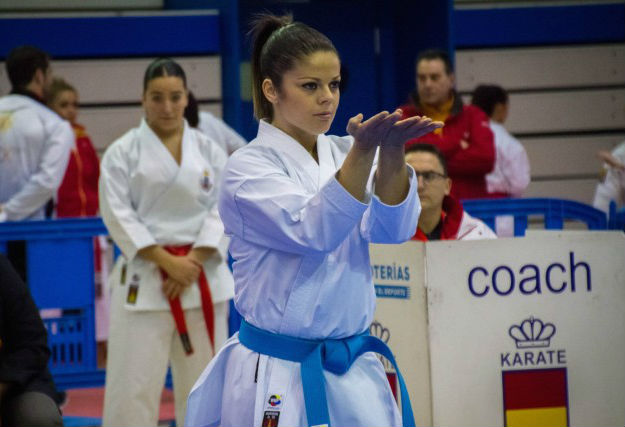 La karateka alcalaína Paula Rodríguez tercera de España en katas
