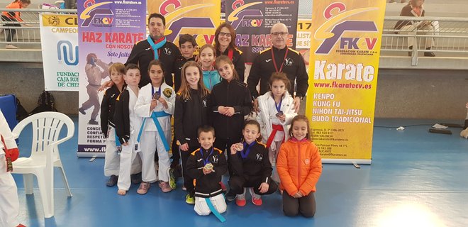 Ocho medallas para el Karate club San Vicente en la liga autonómica