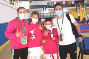 El Club de Kárate Kanku regresa a la competición con quince medallas en los Campeonatos de Andalucía