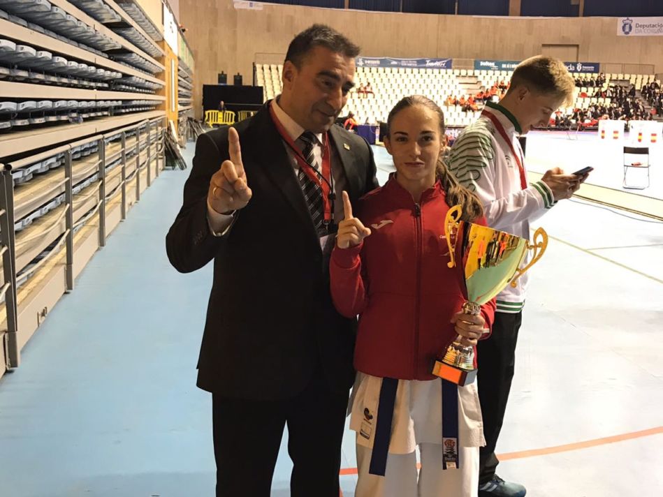 Nidia García tricampeona de España de karate