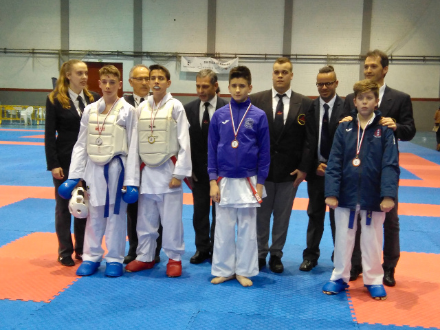 Karatecas de la Escuela Antonio Carretero de Albacete cuajaron un brillante papel en el Regional