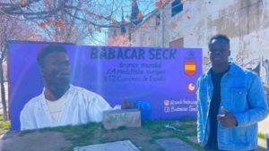 Ataque racista al karateca español Babacar Seck: aparecen esvásticas en su mural de homenaje