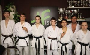 El Físics sigue a buen nivel con las competiciones de karate