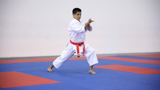 Mariano Wong y Antonella Blanco ganaron la competencia interna de kata que organizó la Federación Peruana de Karate