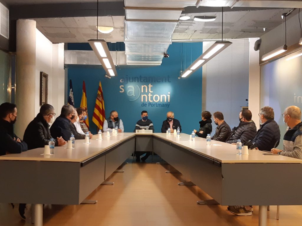 El presidente de la Federación Española de Kárate visita la isla y se preocupa por la salud de este deporte en Ibiza