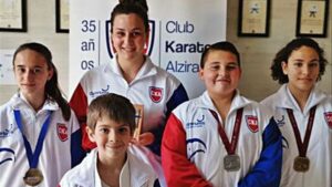 El Club de Karate de Alzira consigue tres campeonatos autonómicos en la cita de Cheste