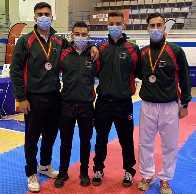 El karate azkoitiarra trae medallas del Campeonato de España