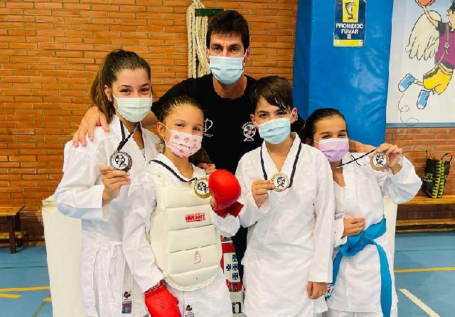 Cincuenta karatecas participan en el 'Torneo Ciudad de Ceuta'