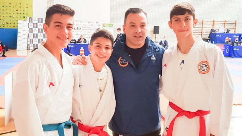 El Club Iván Leal consigue tres oros en la Liga Nacional de Karate