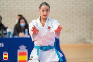 La karateca Paola García logra la victoria en la liga nacional, en Azcoitia