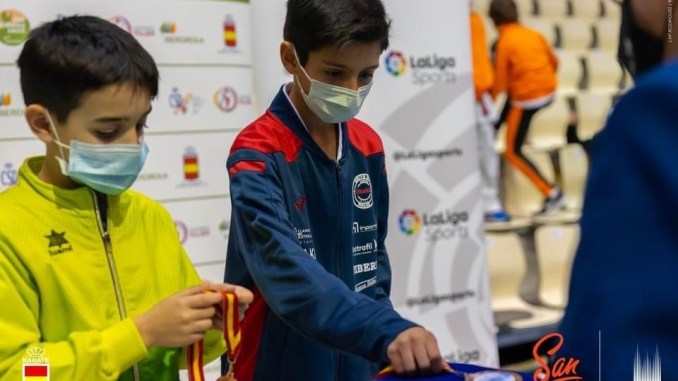 Los pacenses Marcos y Gonzalo González Cansado 3º y 4º en la liga Nacional de karate Infantil de Santiago de Compostela