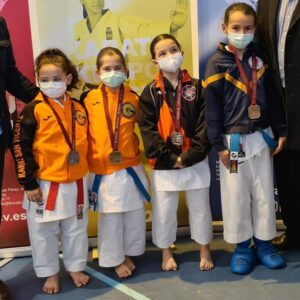 La cantera del Karate Club San Vicente brilla en la Liga autonómica infantil