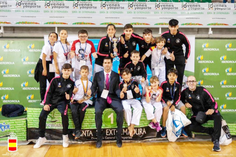 El Sepai, campeón de España infantil de karate por equipos